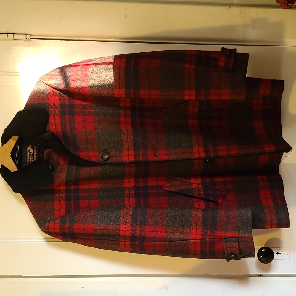 VINTAGE Pendleton Wool Plaid Car Coat with Faux Fur Collar Size M to L
